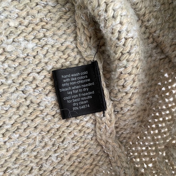 Cozy comfy neutral sweater - Picture 4 of 11